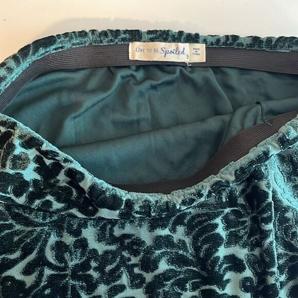 NWT Juniors Live to be Spoiled Green Velvet Burnout Jacquard Mini Skirt Small - Picture 10 of 11